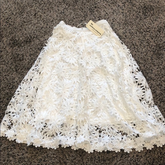Eyelet off white skirt - Picture 4 of 4